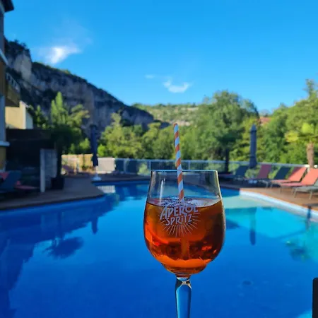 Restaurant Des Grottes Du Pech Merle Hotel 2*