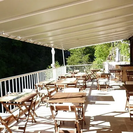 Отель Restaurant Des Grottes Du Pech Merle Cabrerets