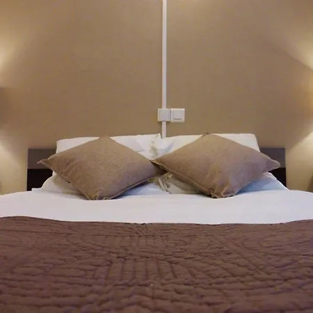 Отель Restaurant Des Grottes Du Pech Merle Cabrerets